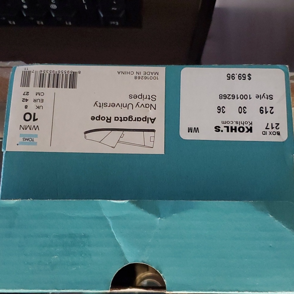 TOMS slip ons - Picture 6 of 6